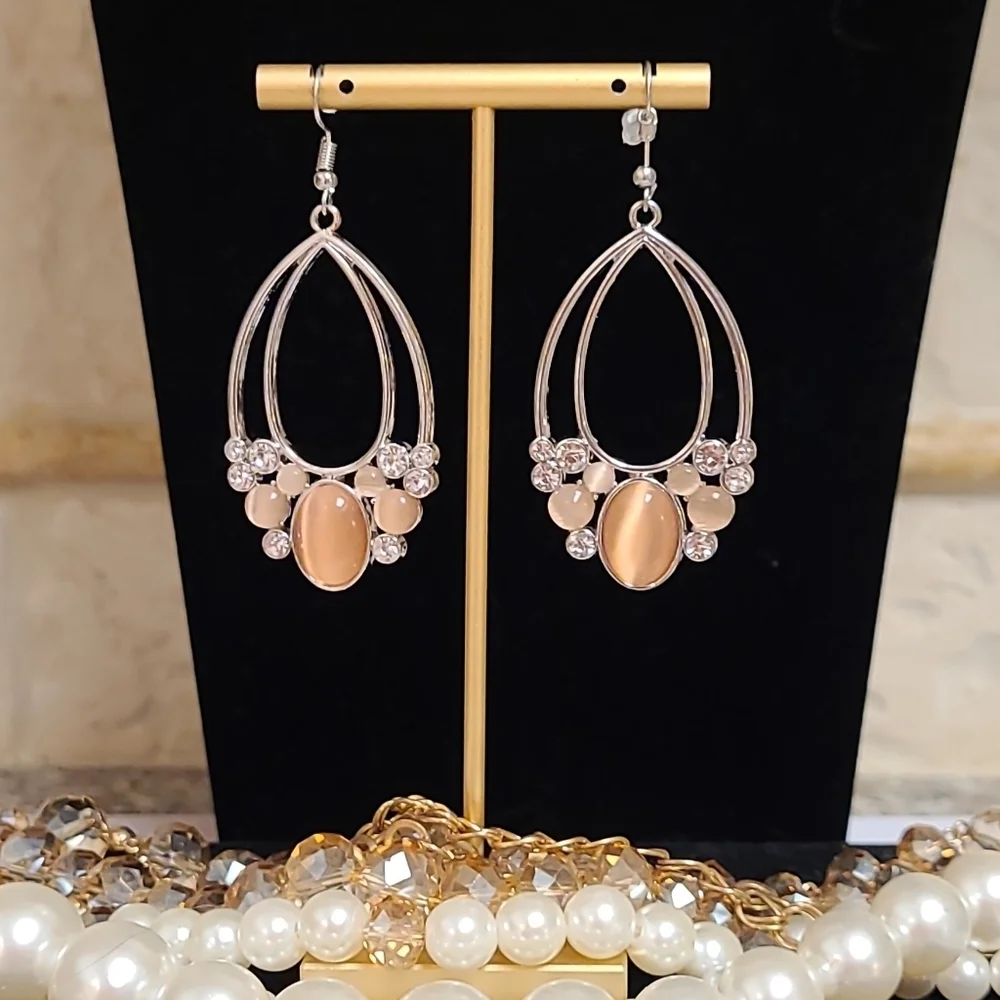 NWT Peach Crystal Oval Silver Drop Earrings